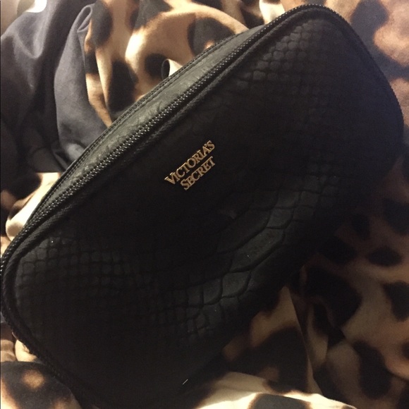 Victoria secret makeup bag - Picture 3 of 3